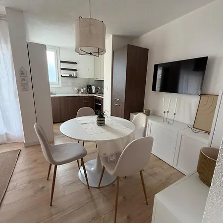 Cozy For 4, A Stone's Throw From The Sea! Appartement