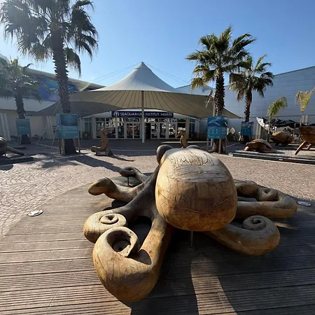 Cozy For 4, A Stone's Throw From The Sea! *