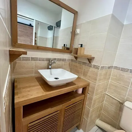 Cozy For 4, A Stone's Throw From The Sea!